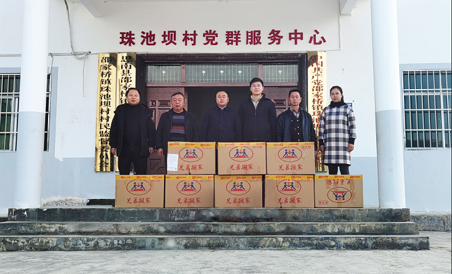 中国凯发K8新材向思南县捐赠办公电脑 为乡村振兴赋能增效